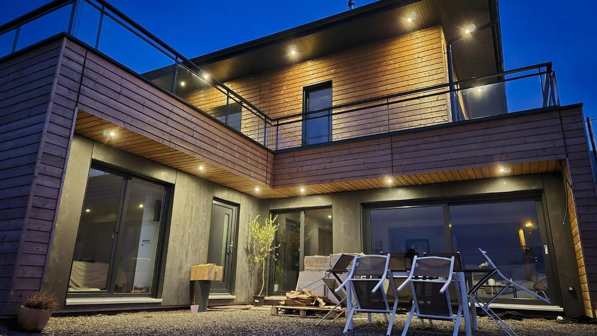 Apartment Studio Lumineux Avec Grande Terrasse Et Vue Lac, Parking Prive Lugrin