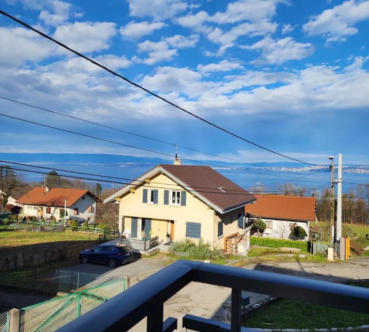 Studio Lumineux Avec Grande Terrasse Et Vue Lac, Parking Prive Lugrin 0*,  France