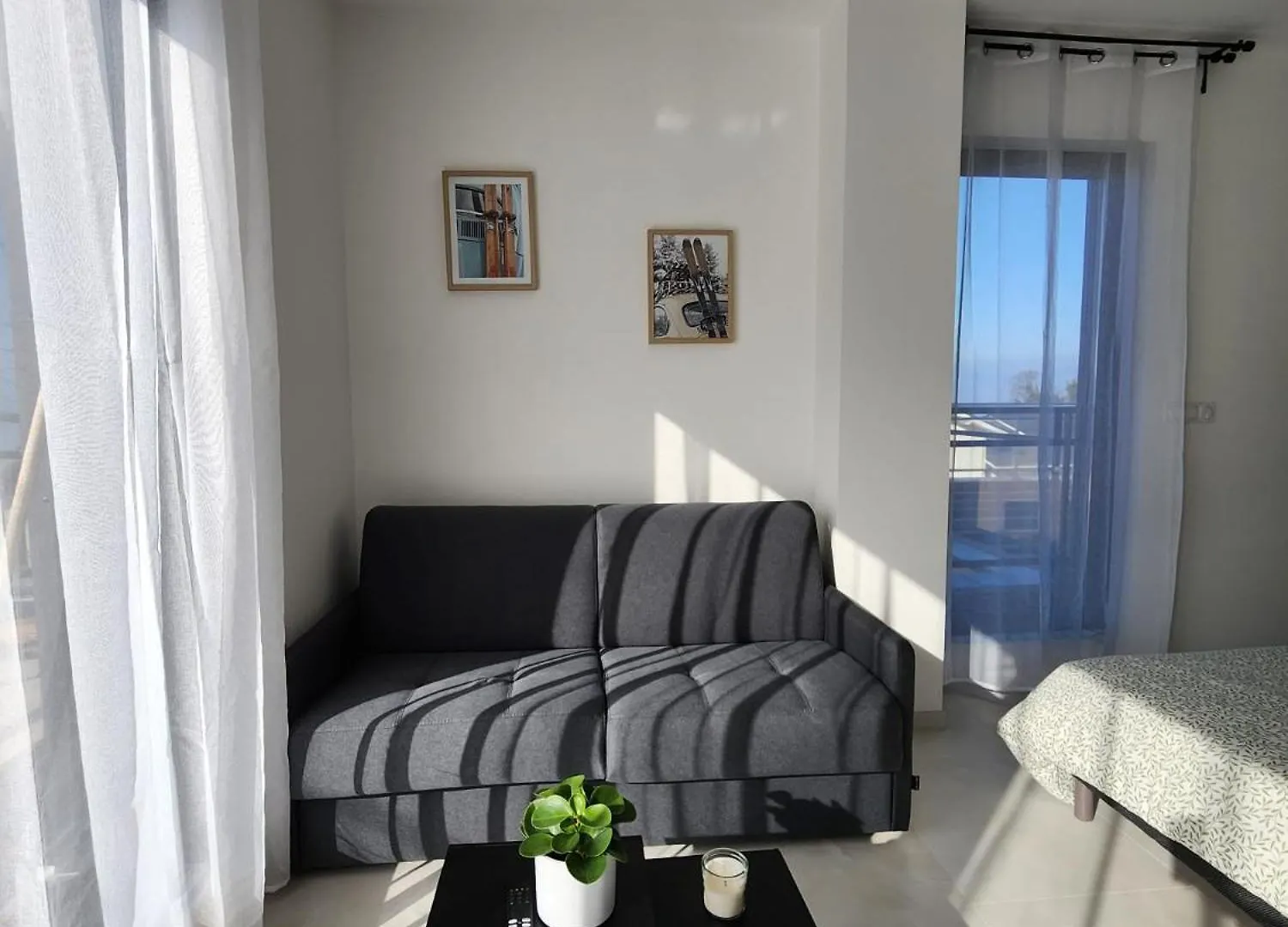 Studio Lumineux Avec Grande Terrasse Et Vue Lac, Parking Prive Lugrin Apartment