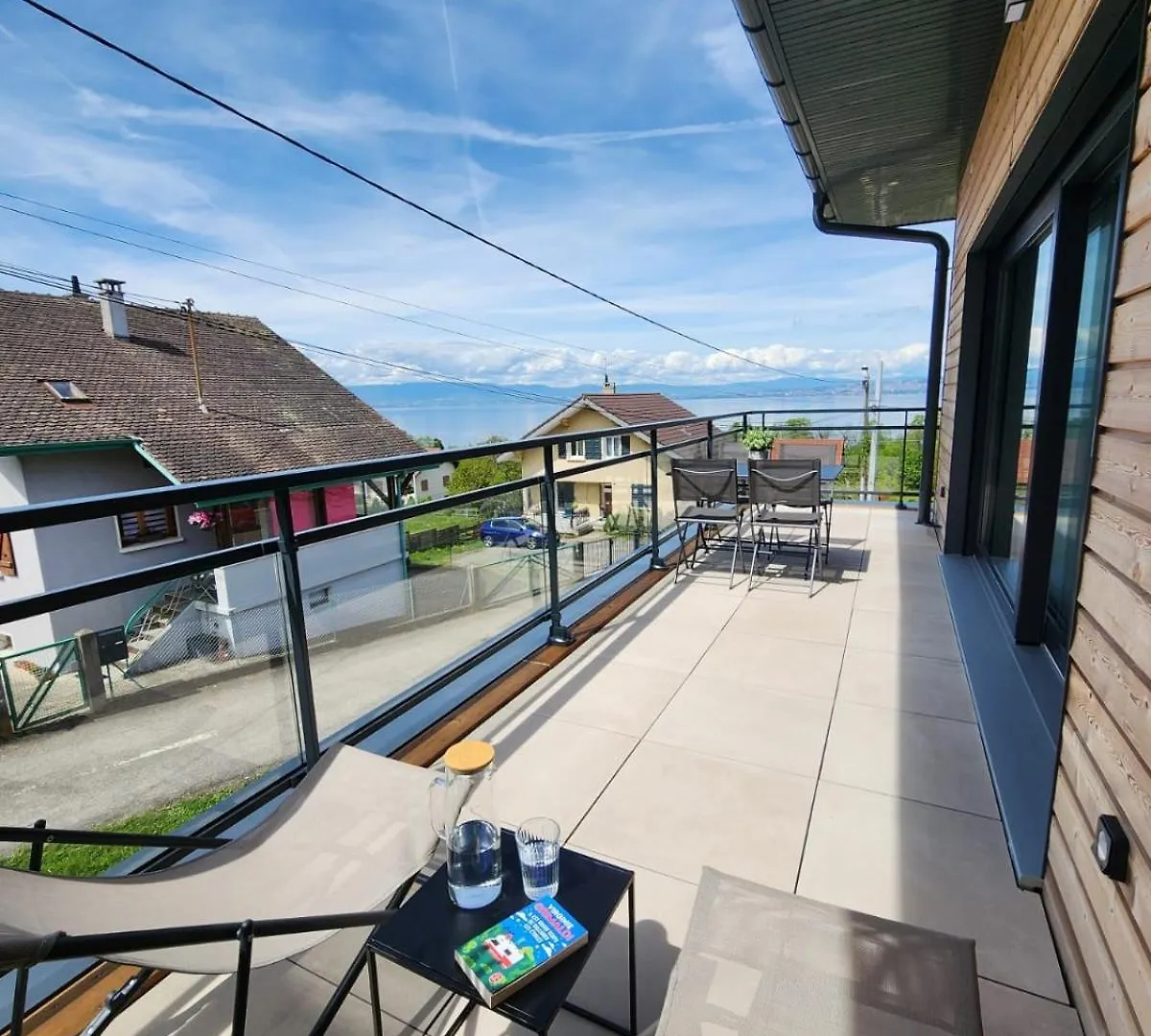 Studio Lumineux Avec Grande Terrasse Et Vue Lac, Parking Prive Lugrin