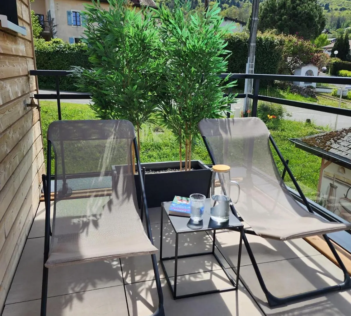 Apartment Studio Lumineux Avec Grande Terrasse Et Vue Lac, Parking Prive Lugrin